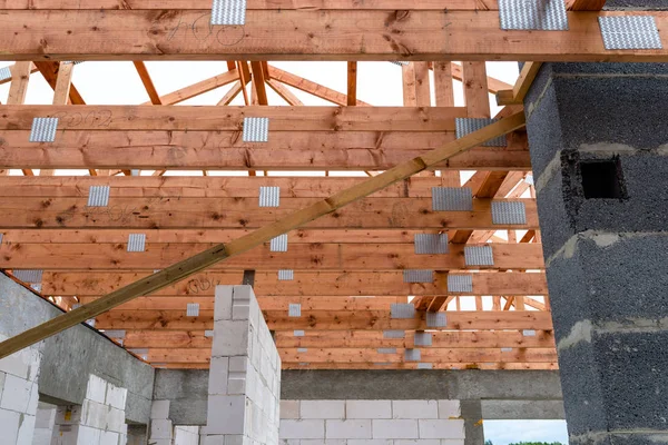 Roof trusses not covered with ceramic tile on a detached house under construction, visible roof elements, battens, counter battens, rafters.