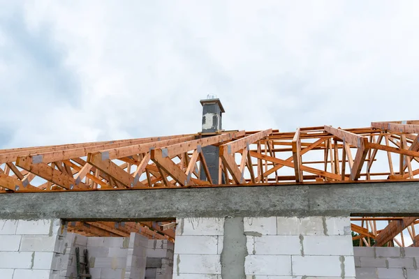 Roof trusses not covered with ceramic tile on a detached house under construction, visible roof elements, battens, counter battens, rafters.