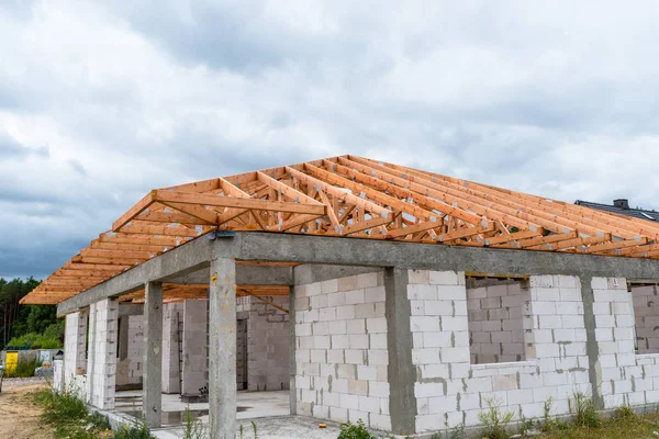 Roof trusses not covered with ceramic tile on a detached house under construction, visible roof elements, battens, counter battens, rafters.