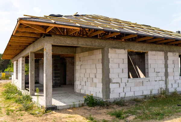 Roof trusses covered with a membrane on a detached house under construction, visible roof elements, battens, counter battens, rafters.