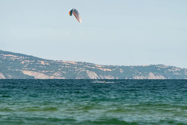 Sonnenstrand Bulgarien Juli 2019 Der Mann Praktiziert Hydrofoil Kitesurfen Schwarzen — Stockfoto