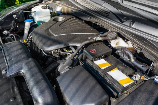 New Engine Compartment Car Visible Parts Engine Cables Lines Reservoirs — Stock Photo, Image