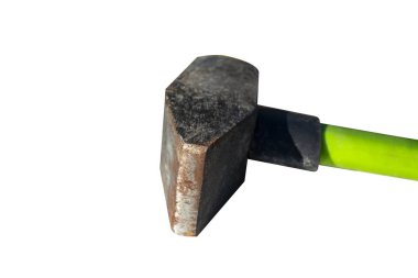 Plastik yeşil saplı modern, klasik metal çekiç, görünür pençe çekiç, bir kırpma yolu ile beyaz bir arka plan üzerinde izole.