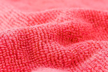 Kırmızı mikrofiber kumaştan yapılmış arkaplan, seçici odak.