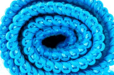 Açık mavi kıvrımlı mikrofiber malzemeden yapılmış arkaplan, ön görüş, makro çekim.
