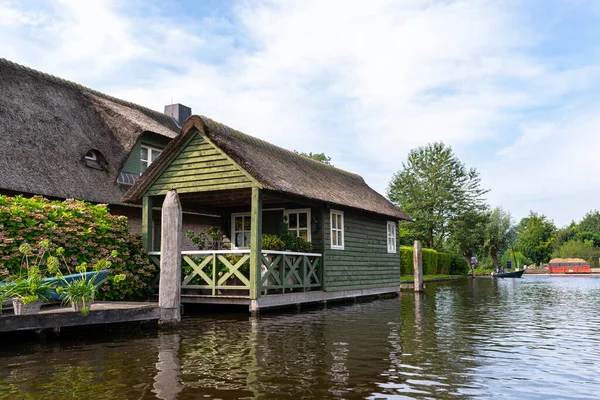 Giethoorn Países Bajos Septiembre 2020 Hermosos Edificios Paja Famoso Pueblo — Foto de Stock