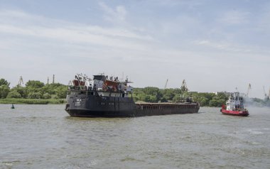 Rostov on Don, Rusya Federasyonu-Haziran 16,2018:'ın gemisi kablolama Don Nehri üzerindeki köprünün altından