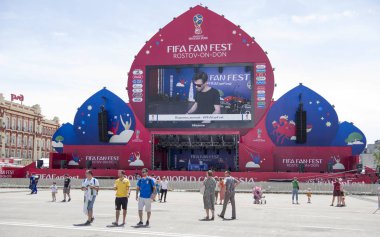 Rostov on Don, Rusya Federasyonu-Haziran 16,2018: FIFA Dünya Kupası 2018 Tiyatro Meydanı, fan bölgenin. İlk ziyaret edenler
