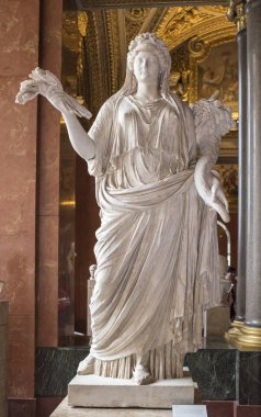  Paris; Fransa-Mayıs 03; 2017: Livia. 15 ile 45 reklam arasında. Louvre