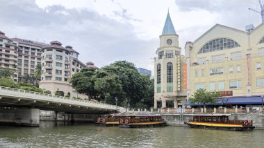  Singapore, Singapur-07 Ağustos 2018: Clarke Quay set of görünümü. İnsanlar kendi şey yapmak
