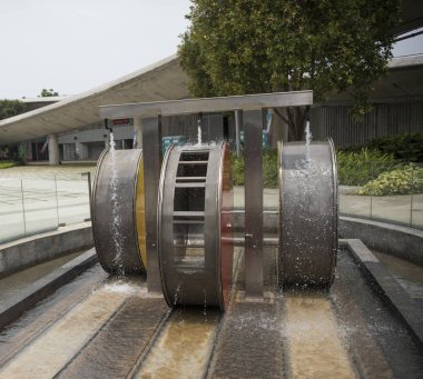  Singapore, Singapur-07 Ağustos 2018: Çeşme Marina Barrage, görünüm