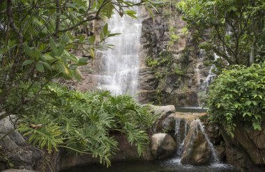 Singapore, Singapur-08 Ağustos 2018: Şelale Rock ile Sentosa iz