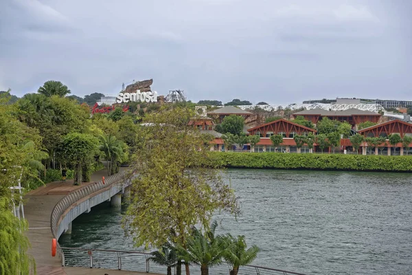 Singapore Singapore August 2018 View Sentosa Gateway Embankment Tourists Stroll — Stock Photo, Image