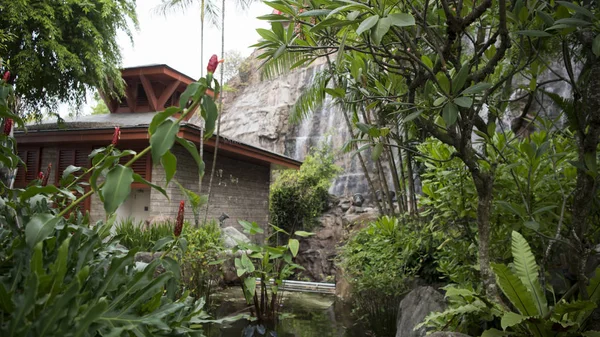 Singapore Singapore Agosto 2018 Cascata Dalla Roccia Con Segno Sentosa — Foto Stock