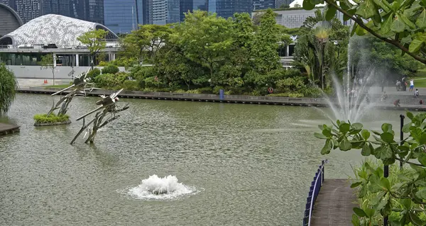 Singapore Singapur Ağustos 2018 Yusufçuk Lake Görünümü Waterfront Insanlar Yürümek — Stok fotoğraf