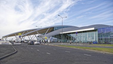  Rostov on Don, Rusya Federasyonu - Eylül 30,2018: Havaalanı Platov, uçuşlar için hazırlanıyor Dünya Kupası 2018.Passengers için inşa edilmiş. Yolcu uçuşları için hazırlanıyorlar. Araçlar bölge hareket ediyor