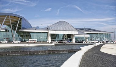  Rostov on Don, Rusya Federasyonu - Eylül 30,2018: Havaalanı Platov, uçuşlar için hazırlanıyor Dünya Kupası 2018.Passengers için inşa edilmiş. Yolcu uçuşları için hazırlanıyorlar. Araçlar bölge hareket ediyor