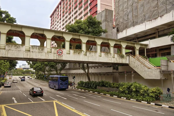 Сингапур Сингапур Августа 2018 Года Пешеходы Автомобили Движутся Улицам Города — стоковое фото