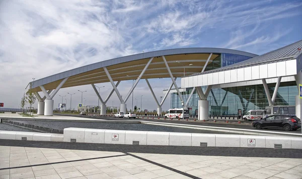  Rostov on Don, Rusya Federasyonu - Eylül 30,2018: Havaalanı Platov, uçuşlar için hazırlanıyor Dünya Kupası 2018.Passengers için inşa edilmiş. Yolcu uçuşları için hazırlanıyorlar. Araçlar bölge hareket ediyor