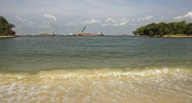  Singapore, Singapur-10 Ağustos 2018: Görünüm Singapur Boğazı Sentosa adasının Siloso Beach