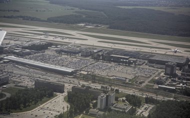 Moskova, Rusya - 11 Ağustos 2018: Domodedovo Havaalanı. Uçak havaalanından görünümünü