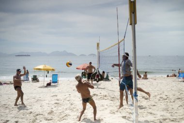 Erkekler Voleybol Copacabana içinde oynar.