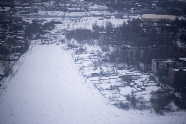 从飞机上看莫斯科被白雪覆盖的郊区 — 图库照片
