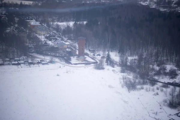 从飞机上看莫斯科被白雪覆盖的郊区 — 图库照片