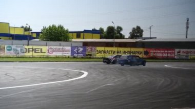  Rostov-on-Don, Rusya -16 Haziran 2019 : Drifting yarışması. İzleyiciler keyifle izliyor