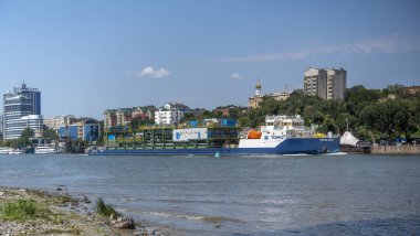  Gemide blokları ile Gemi Don nehri boyunca gitmek