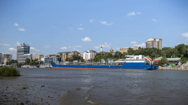 Barco ir a lo largo del río Don — Foto de Stock