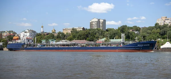 La nave costeggia il fiume Don — Foto Stock