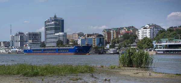 Barco ir a lo largo del río Don — Foto de Stock