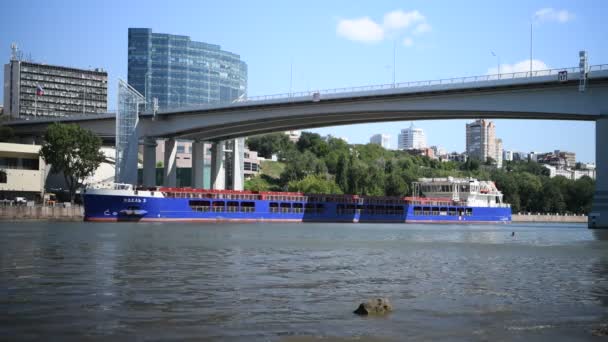 ロストフ ロシア 2019年8月11日 船はドン川沿いに行く — ストック動画