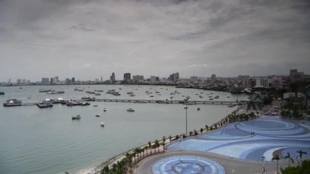 파타야 도로의 선박은 베이에 정박되어 있습니다 일부는 사업을 — 비디오