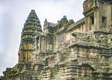 Angkor Wat dünyanın en büyük tapınağıdır (Kamboçya, 2019). 