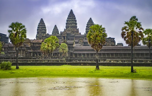 Angkor Wat es el templo más grande del mundo (Camboya, 2019) ). — Foto de Stock