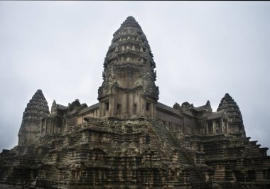 Angkor Wat dünyanın en büyük tapınağıdır (Kamboçya, 2019). 