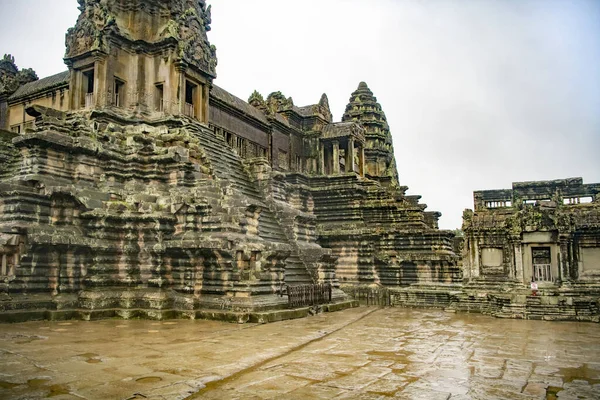 Angkor Wat es el templo más grande del mundo (Camboya, 2019) ). — Foto de Stock