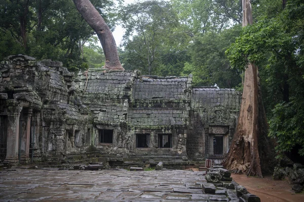 普洛姆是最大的寺庙，雨季下雨. — 图库照片