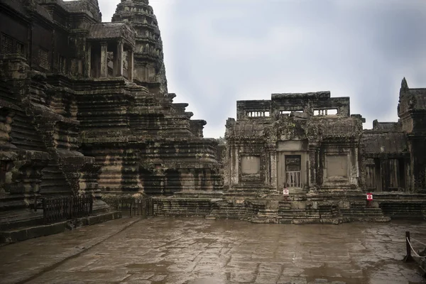 Angkor Wat es el templo más grande del mundo (Camboya, 2019) ). — Foto de Stock