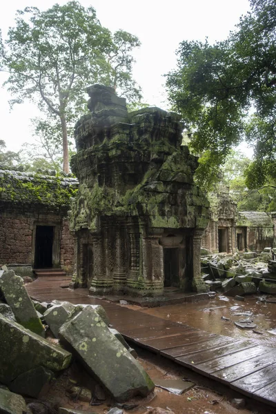 普洛姆是最大的寺庙，雨季下雨. — 图库照片