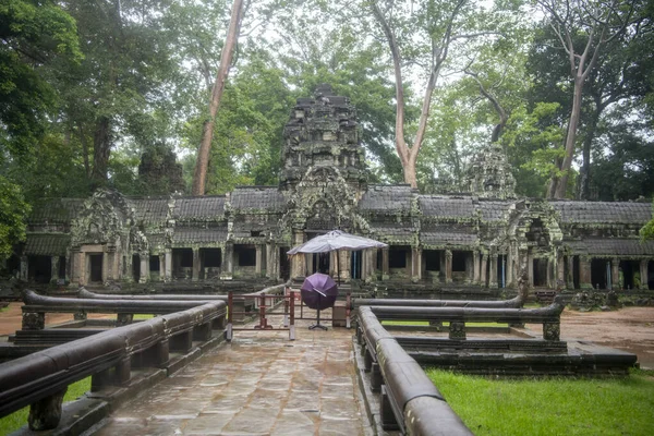 Та prohm ist der Tempel, es regnet in der Regenzeit. — Stockfoto