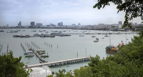 Uitzicht op de Golf van Siam en de stad Pattaya Thailand - september — Stockfoto