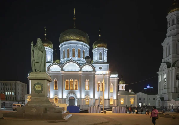 聖処女降誕のロストフ大聖堂.市民 — ストック写真