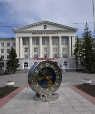     Rostov-on-Don, Rusya - 21 Haziran 2015: 300 poundluk kronometre zamanı sayıyor. Don State Teknik Üniversitesi 85. yıldönümünü kutladı 