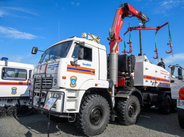 Rostov-on-Don, Rusya - 28 Ağustos 2020: KamAZ 65201 tabanlı çekici kamyon Chaika-Service 2784GB