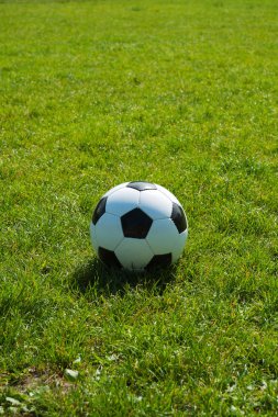 futbol topu çim doğal, futbol açık yalnız