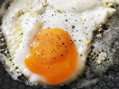 sıcak bir tavada yumurta kadar güneşli tarafı