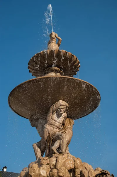 Salzburgo Residenzbrunnen Una Antigua Fuente Corazón Ciudad Caño Agua — Foto de Stock